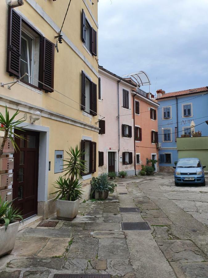 Apartment North To South *